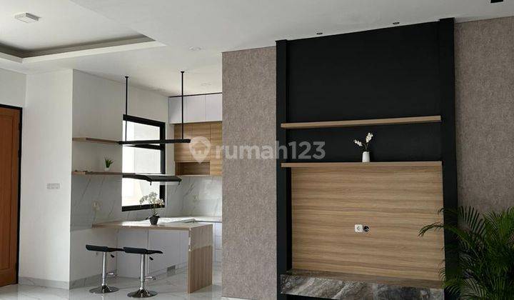 Dijual Cepat Rumah Baru Hoek 2 Lantai di Griya Loka, Bsd 2