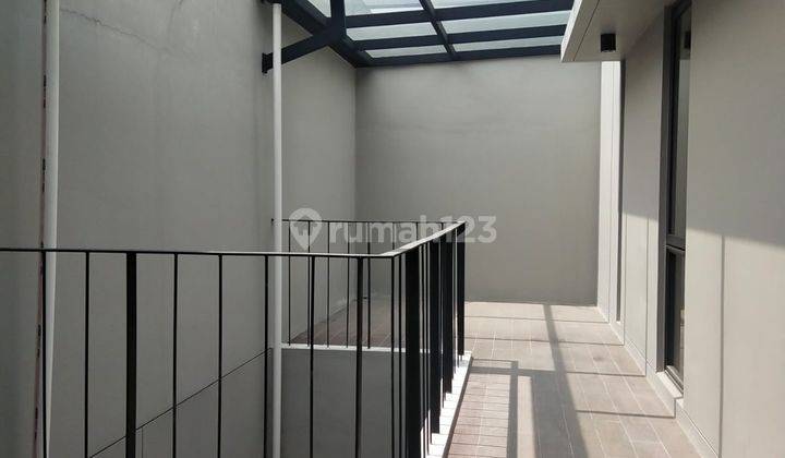 Hot Property Jual Cepat Turun Harga Rumah 2,5lt+atticroom di Bsd 2