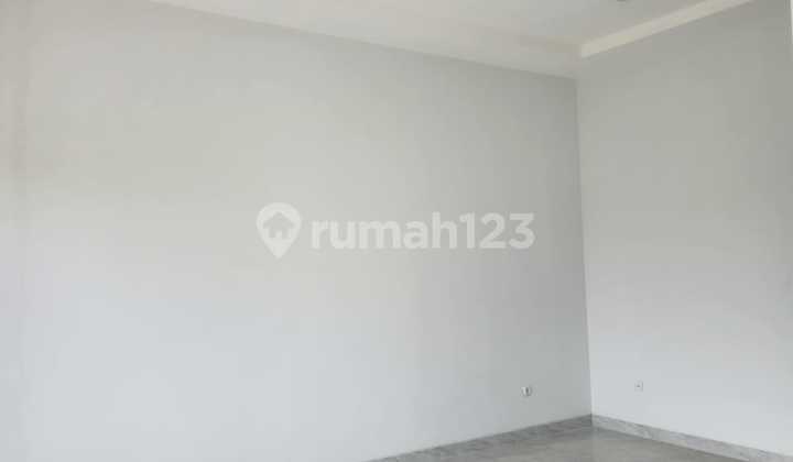 For Sale 2-Story House Suitable for Barbeque in BSD Nusaloka 2