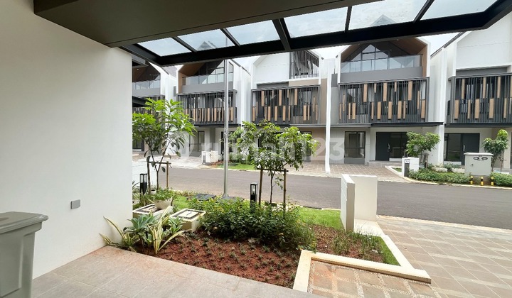 Sewa Langka Rumah Baru + Attic Room di Strozi Gading Serpong Sewa Langka Rumah Baru + Attic Room di Strozi Gading Serpong