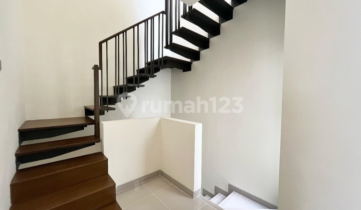Sewa Langka Rumah Baru + Attic Room di Strozi Gading Serpong 2
