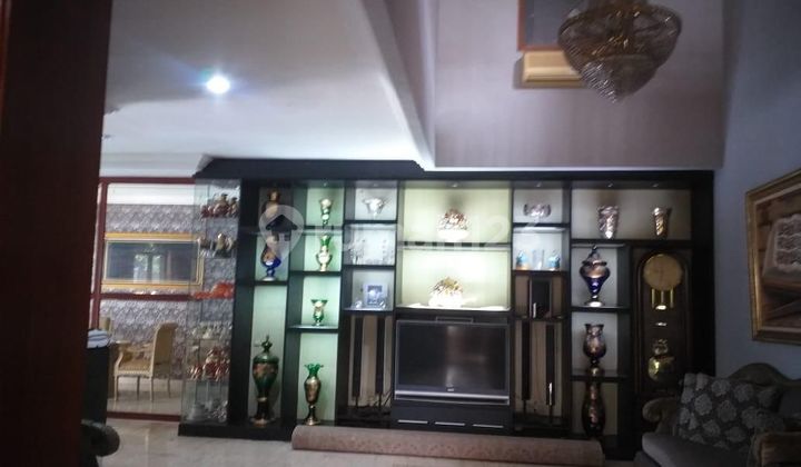 Dijual Langka Rumah 2 Lt Hook with swimming pool di Puspita Loka 2