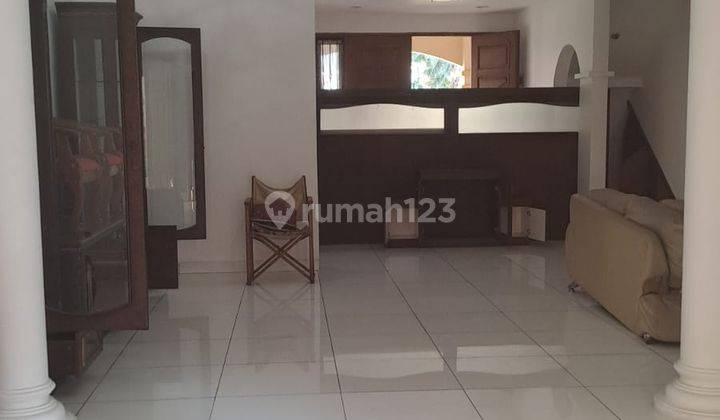 Disewakan Rumah Besar 2 Lt di Kawasan Puspita Loka BSD 2