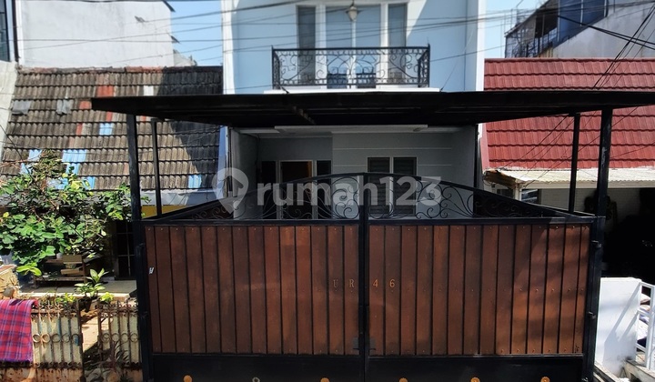 Small House Minimal Renovation Ready to Live in Pondok Indah