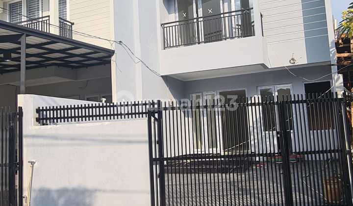 Rumah Mungil Brand New Di Cirendeu. Siap Huni