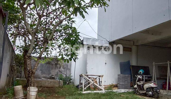 GEDUNG 4 LANTAI BANGUNAN KOKOH PINGGIR JALAN 2
