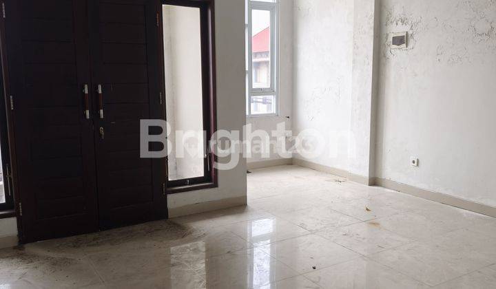 3 STOREY RUKO IN DENSELY POPULATED LOCATION IN MONANG MANING 2