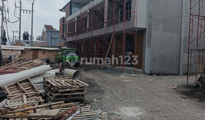 New 2-Story Shophouses in Mahendradata Business Center, 8 Units in a Row 2