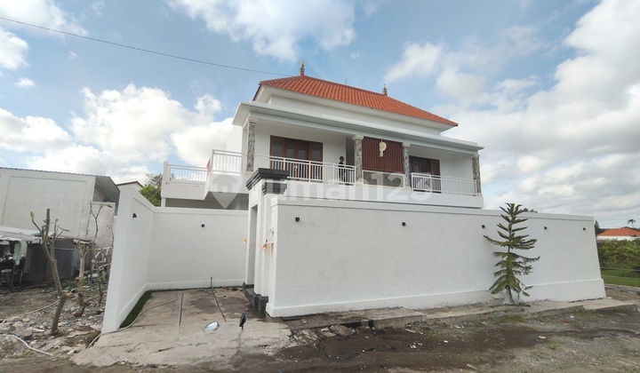 Modern New 3 BR Villa Near Beach in Tumbak Bayuh Canggu