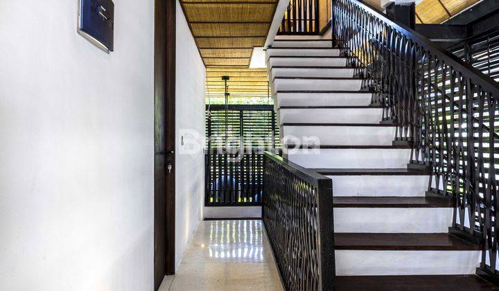 VILLA 3 LANTAI SIAP HUNI FULLY FURNISHED DI KAWASAN PREMIUM CANGGU 2