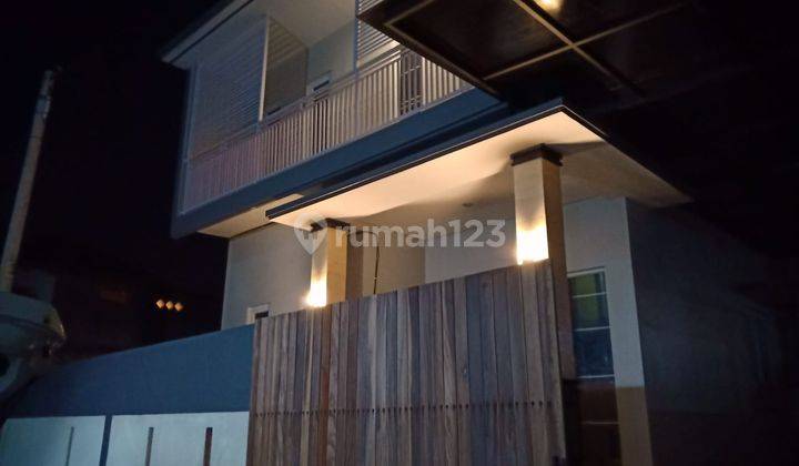 Langka, Rumah 2 Lantai Fully Furnished Dibawah 2 M 2
