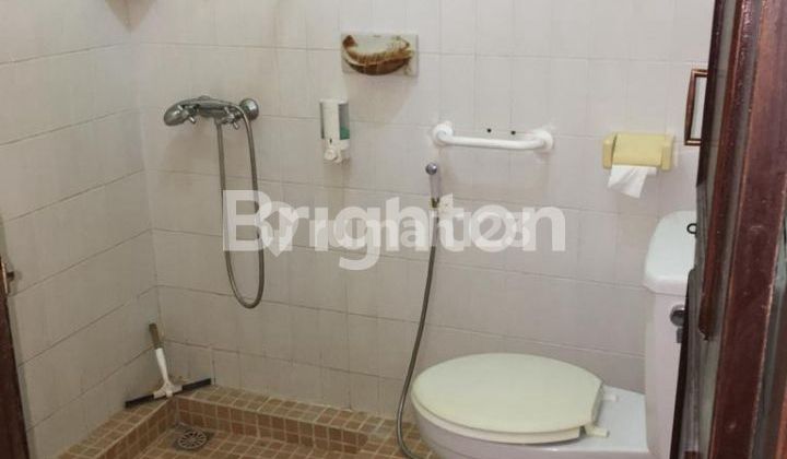 RUMAH ASRI LUAS DALAM KOMPLEK PERUMAHAN JIMBARAN 2