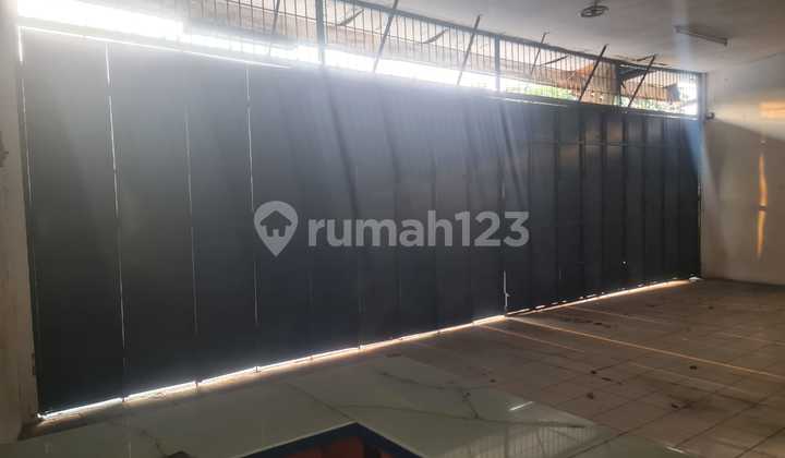 Disewakan ruko gandeng Di jalan Utama ex showroom Di medan satria Bekasi Barat  2