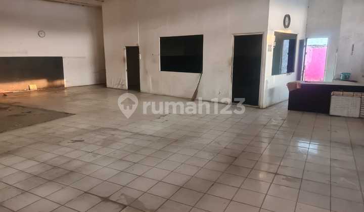 Disewakan ruko gandeng Di jalan Utama ex showroom Di medan satria Bekasi Barat  1
