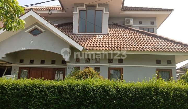Disewakan rumah besar asri hoek di Kemang Pratama Bekasi 1