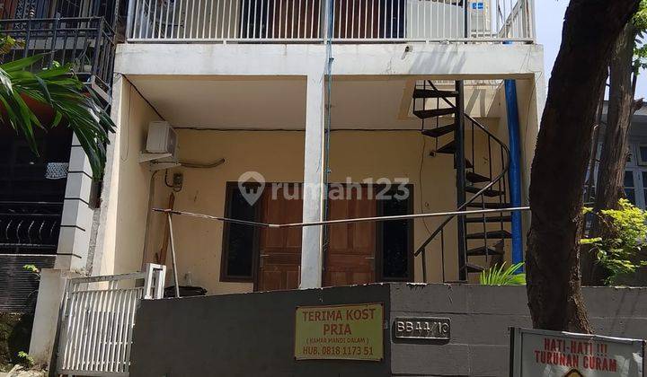 Di jual rumah kosan 4 pintu, dalam komplek pondok Pekayon indah, galaxi bekasi.  1