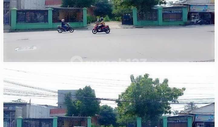 Land for sale in a strategic location, on the side of the main road in Bantar Gebang. Land for sale in a strategic location, on the side of the main road in Bantar Gebang.