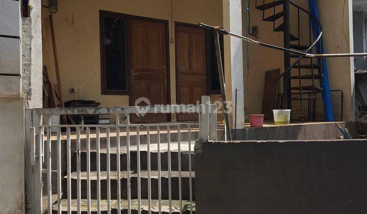 Di jual rumah kosan 4 pintu, dalam komplek pondok Pekayon indah, galaxi bekasi.  2