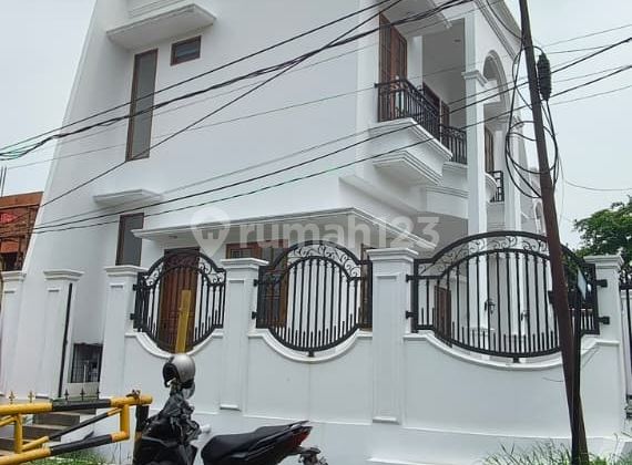 For Quick Sale: Beautiful Hook House in Duren Sawit, East Jakarta For Quick Sale: Beautiful Hook House in Duren Sawit, East Jakarta