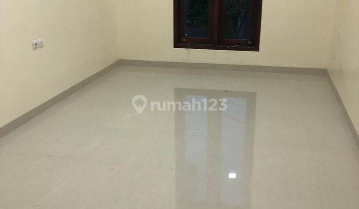 Disewakan Rumah Cantik Siap Huni Dengan Lingkungan Yang Nyaman Dan Tenang, Bebas Banjir di Perumahan Elit, Kemang Pratama. Bekasi 2