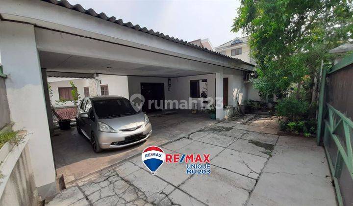 Rumah Kost Besar,strategis Samping Jalan,12 Kamar,parkir 10 Mobil 2