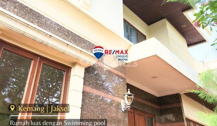 Rumah Dengan Pool Dan Tanah Luas di Area Strategis Kemang 1