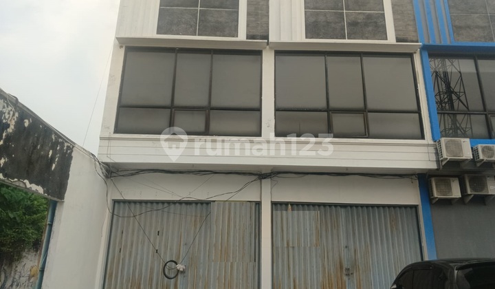 Ruko siap pakai di jalan Dr. Cipto 1