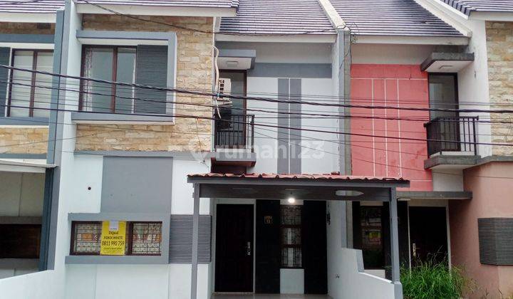 tampak depan dijual rumah siap huni dalam