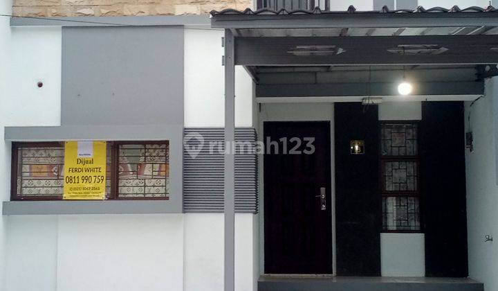 tampak depan dijual rumah siap huni dalam