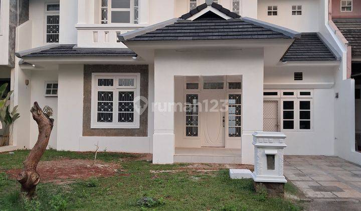 Rumah 2 lantai depan taman siap huni cluster favourite 2