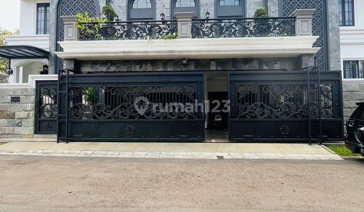 Rumah mewah dengan lift  3 lantai bangunan baru  1