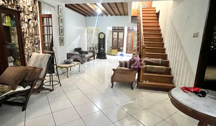 ruang keluarga rumah lokasi strategis dekat by