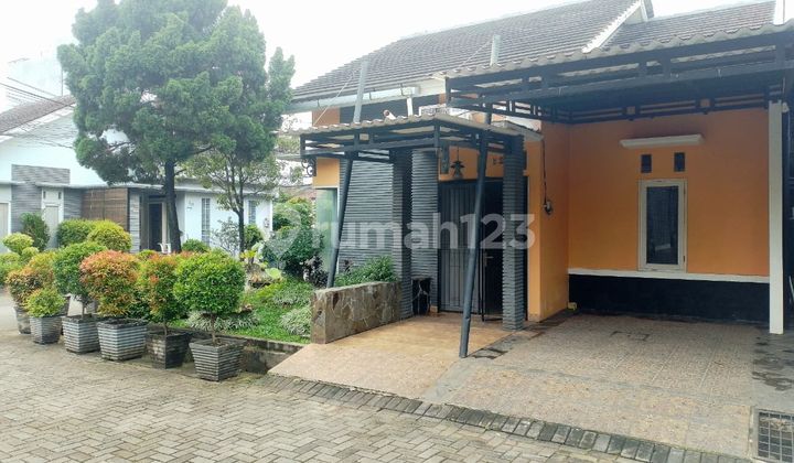 Rumah Dalam Komplek Dekat Gate Tol dan Stasiun LRT Posisi Hoek 2