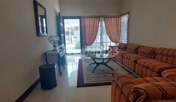 Ruko Gandeng di Canadian Kota Wisata Cibubur