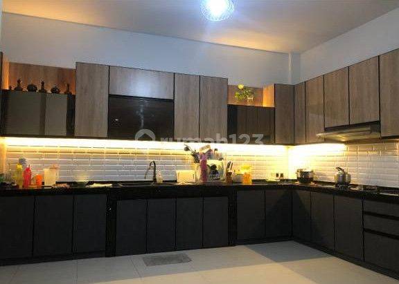 Rumah 4 Lantai Bagus Semi Furnished SHM di Senen, Jakarta Pusat 1