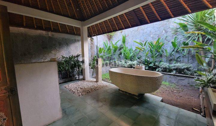 For Rent Luxury Nature Villa With Spacious Big Garden Located In Pererenan Beach Badung 2