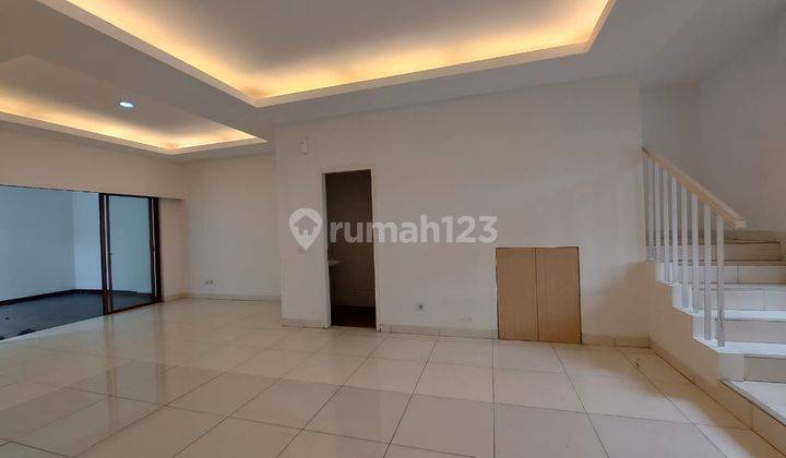 Disewakan Rumah SHM Semi Furnished di Jakarta Timur 2