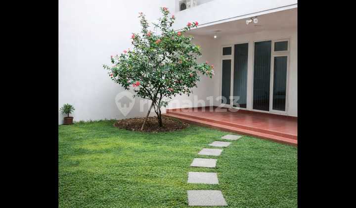 Rumah 2 Lantai Lebar 8 di Taman Modern, Cakung, Jakarta Timur 1