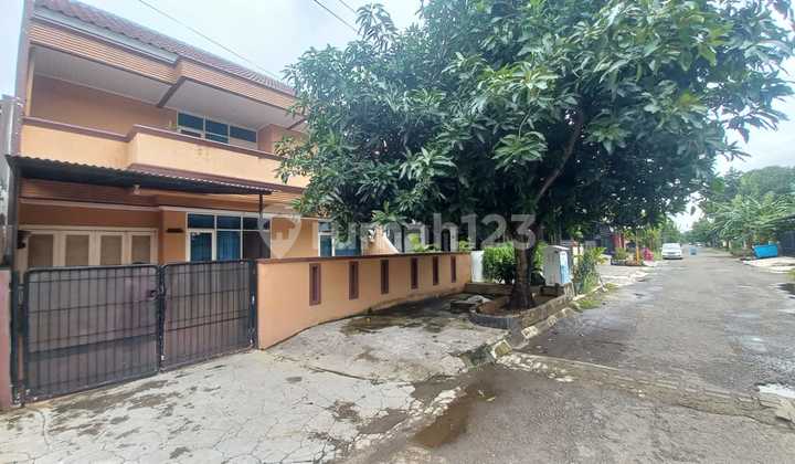 Rumah 2 Lantai Luas 200 SHM di Taman Modern, Cakung