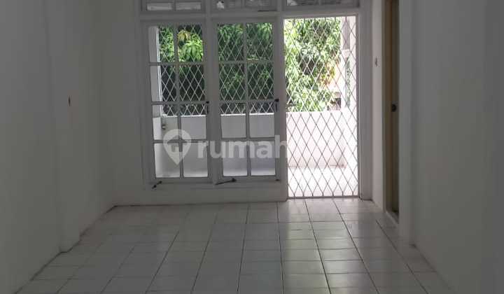 Two-story shop house, 100 square meters area, in Harapan Baru Regency, West Bekasi. 2