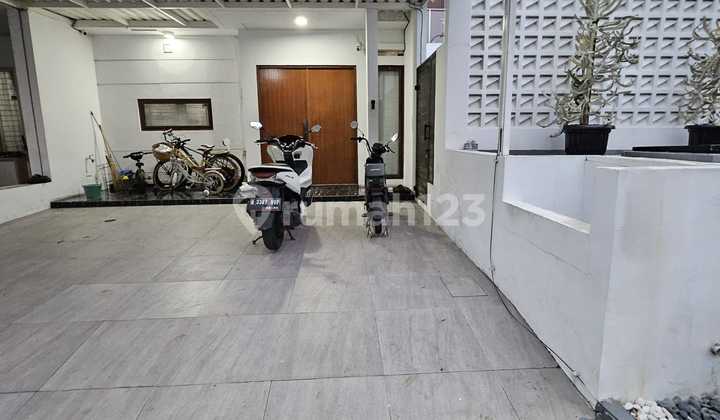 Rumah Hook 2lt Semi Furnished dalam Cluster di Metland Menteng 2