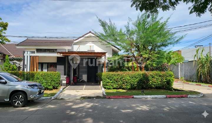 Rumah Hook luas 180 SHM dalam Cluster hadap Taman di Bekasi