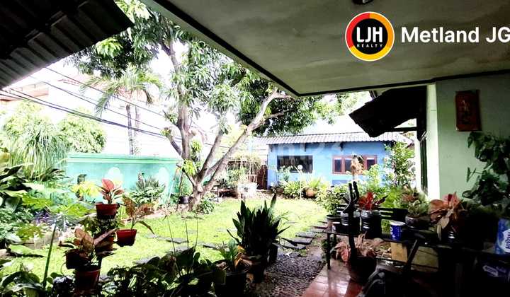 1.5-Story House, 580 sqm SHM, in Jatiwaringin Asri, Pondok Gede 2