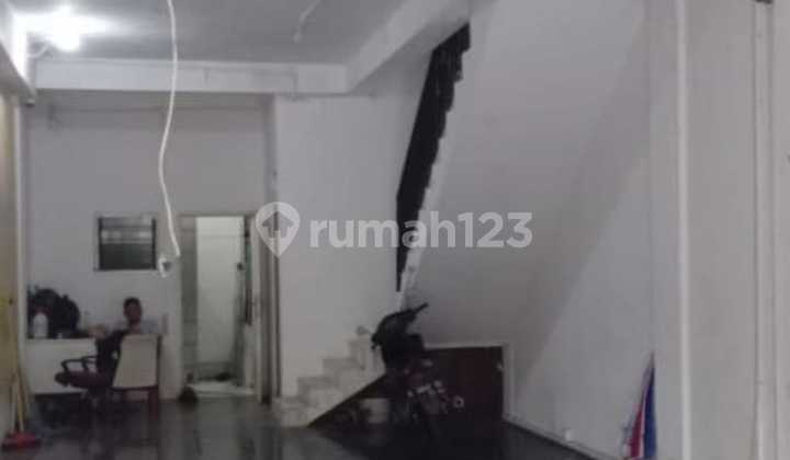 3-Story Shophouse for Sale on Jalan Raya Besar, Cipinang/Klender Pulogadung Area, East Jakarta 2
