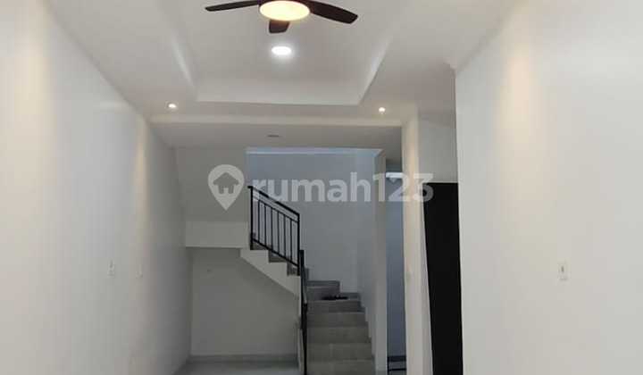 Rumah bangunan baru 2lt lebar 6 di Cluster Harapan Indah2, Bekasi 2