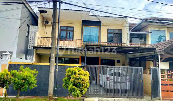 2-Story House in Taman Pulo Indah, East Jakarta 2-Story House in Taman Pulo Indah, East Jakarta