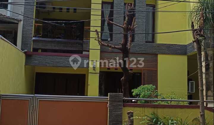 Rumah 2 Lantai SHM luas 370 di Harapan Baru Regency, Bekasi