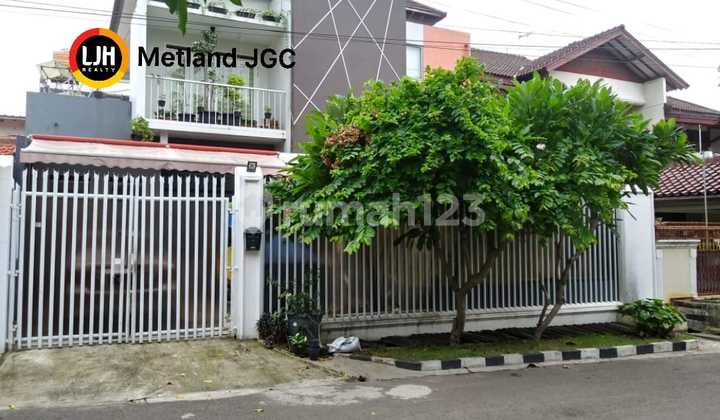 Rumah 2 Lantai Furnished Siap Huni dalam Kompleks di Duren Sawit