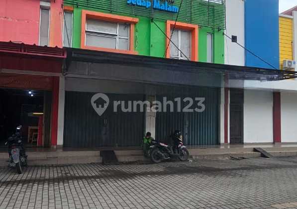 Ruko Gandeng 2.5 Lantai Lebar 8 di Duta Bumi, Harapan Indah