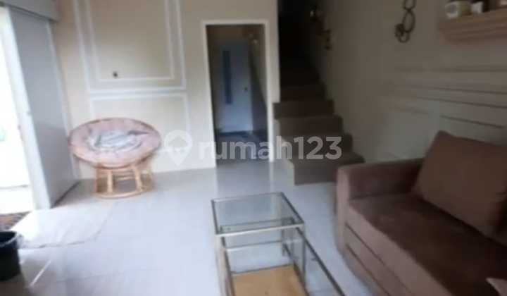 Rumah hook 2 Lantai Furnished di Perumahan Royal Residence 2